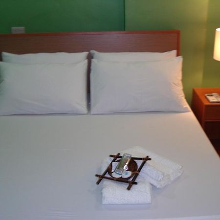 Gran Prix Hotel Pasay Exterior foto