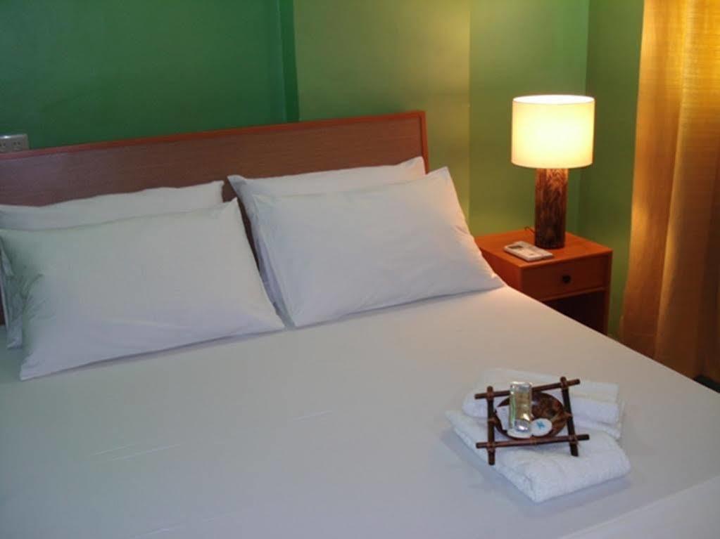 Gran Prix Hotel Pasay Exterior foto